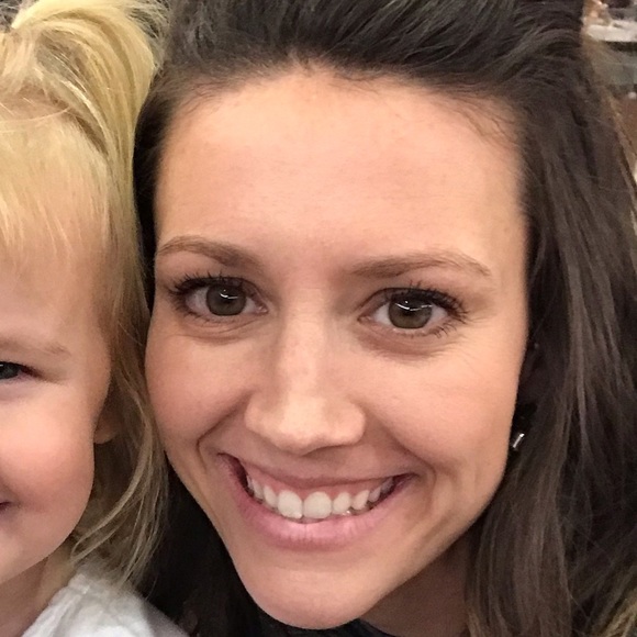 Meet your Posher, Ashley - Picture 1 of 1